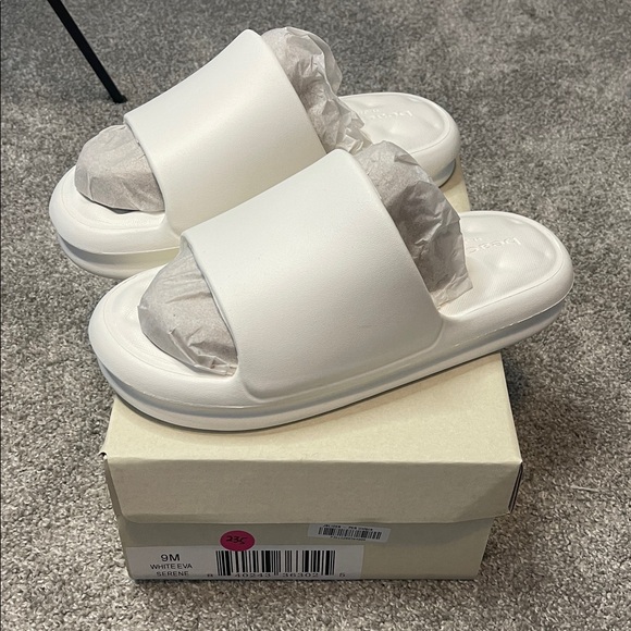 *NEW IN BOX* Eve Serene Beach Slides by J/Slides - Picture 1 of 5